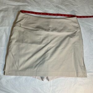 Khaki skorts, lightweight and Soft, Tehama size 10